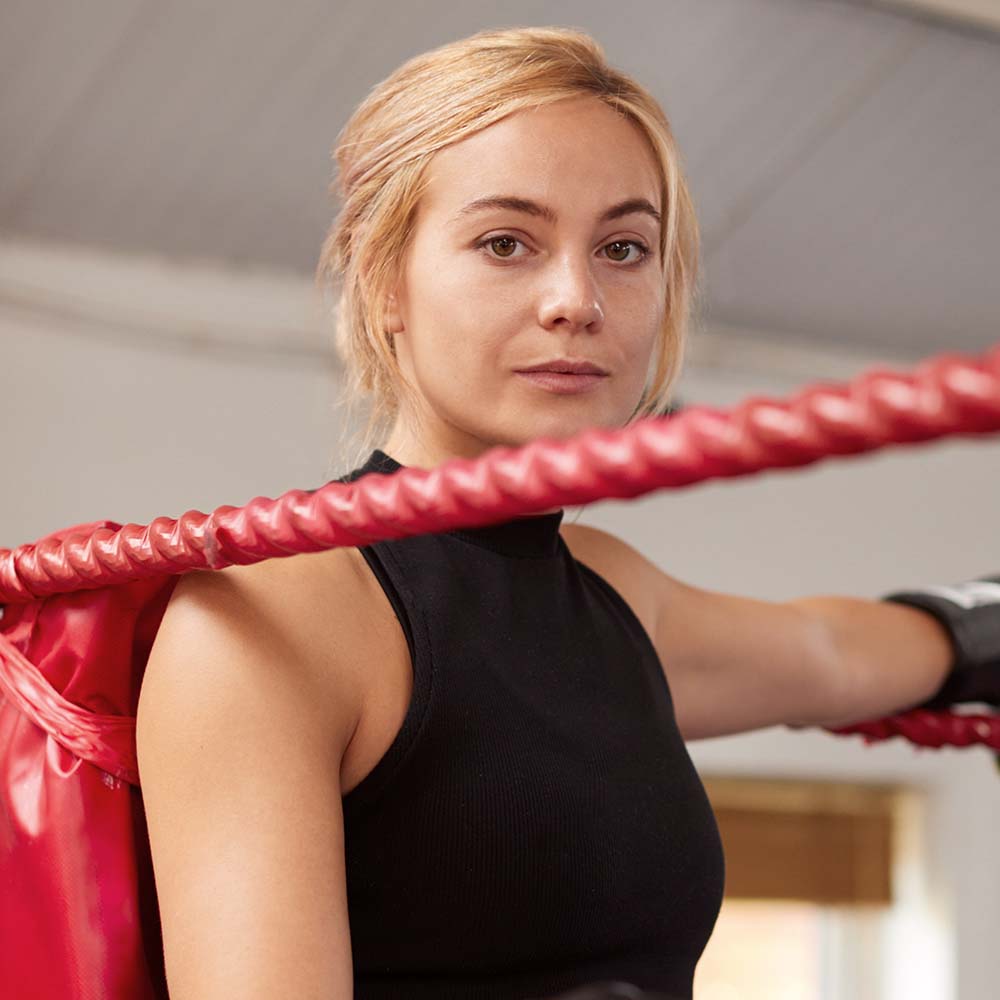 portrait-of-female-boxer-in-gym-wearing-boxing-GNA725B.jpg